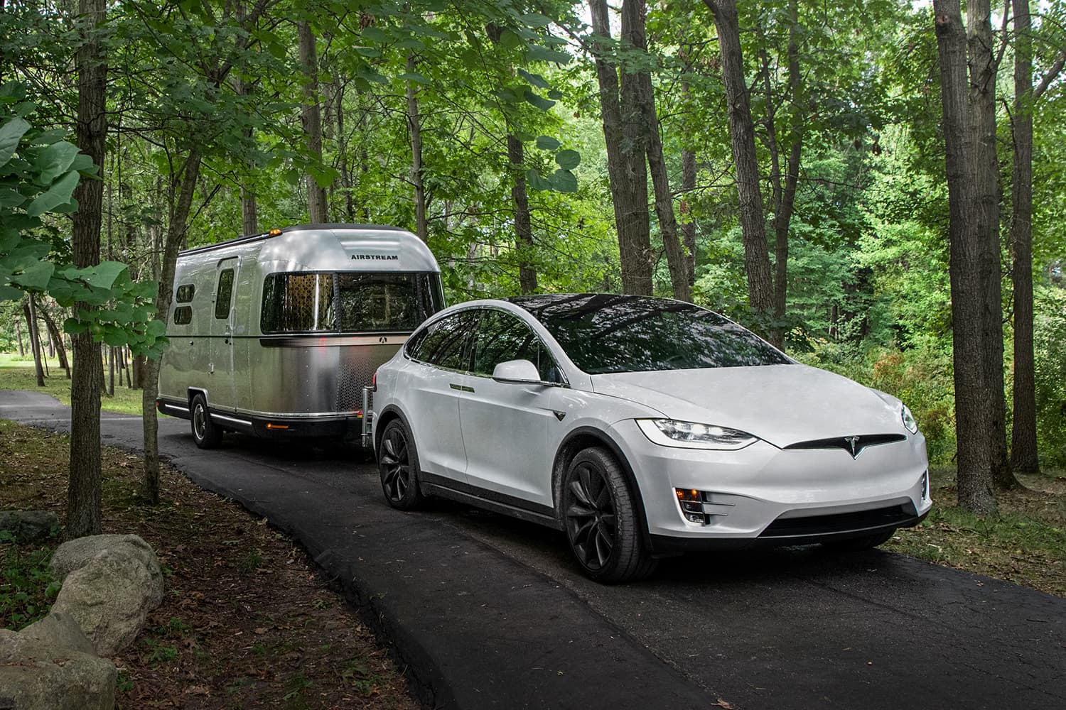 electric-airstream-tesla
