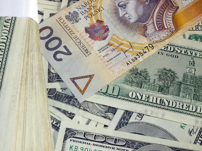 money-usd-pln-pile-hundred-dollar-bills-35548222