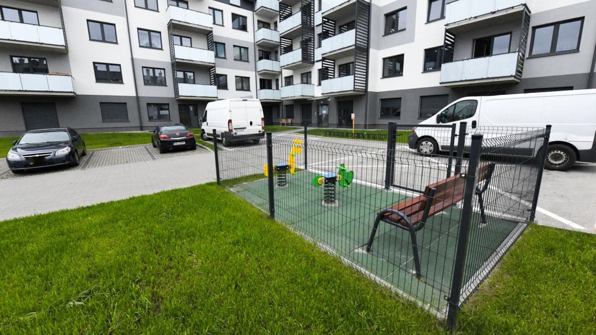 z25407032IEG,Wroclaw---Plac-zabaw-dla-dzieci-przy-ul--Pakoslaws
