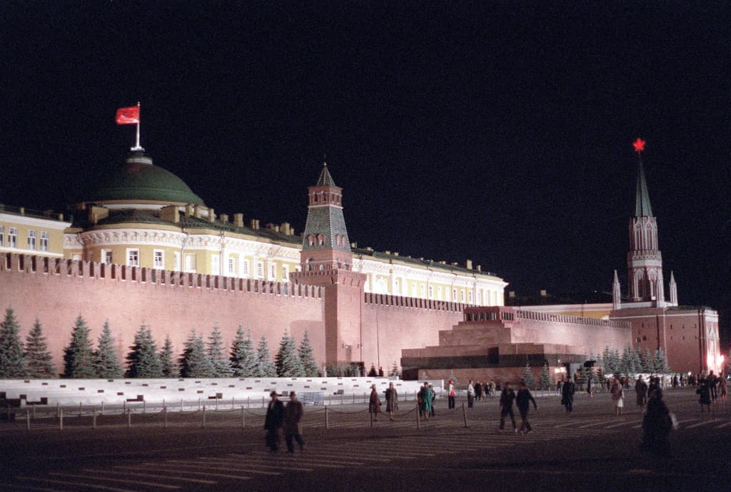 a-nighttime-view-in-red-square-showing-the-lenin-mausoleum-behind-the-mausoleum-77f20a-1024