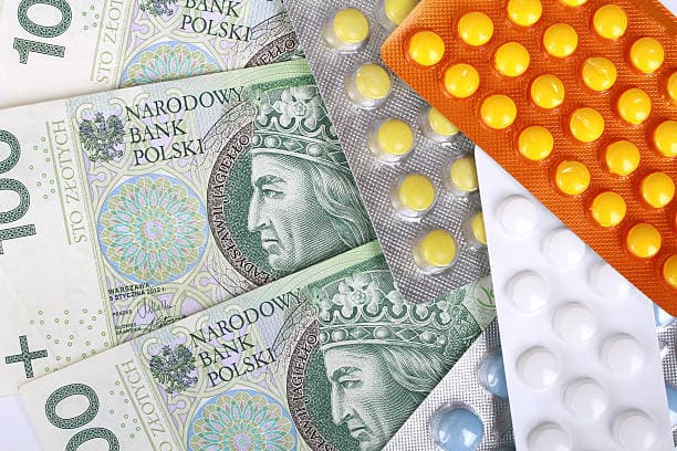 zloty-money-bills-and-colorful-pills-picture-id500489610