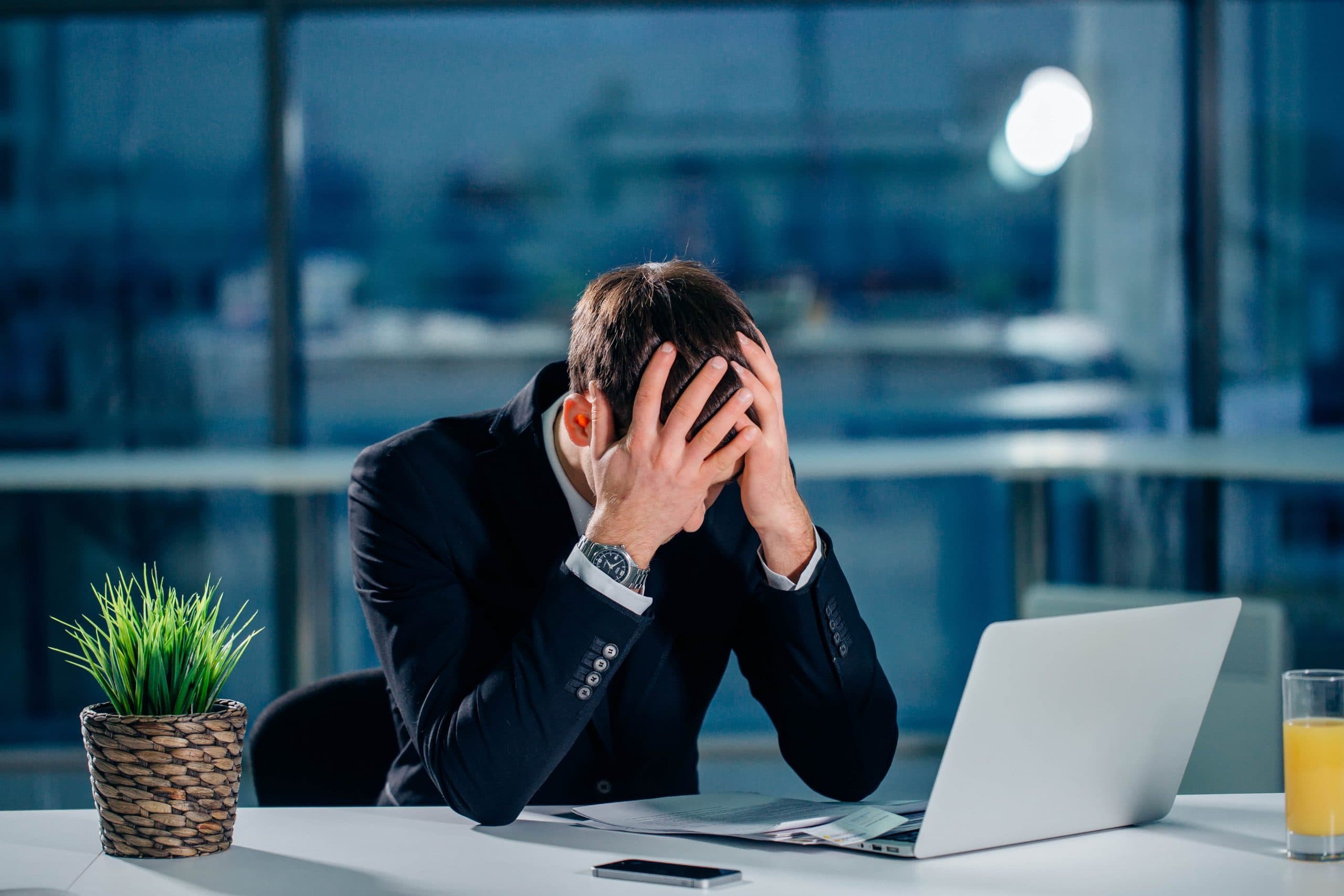 work-burnout-in-workplaces-in-UK-explained-by-Papershift-min-scaled