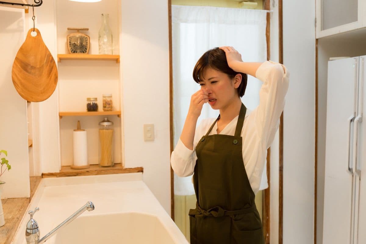 woman-nose-bad-smell