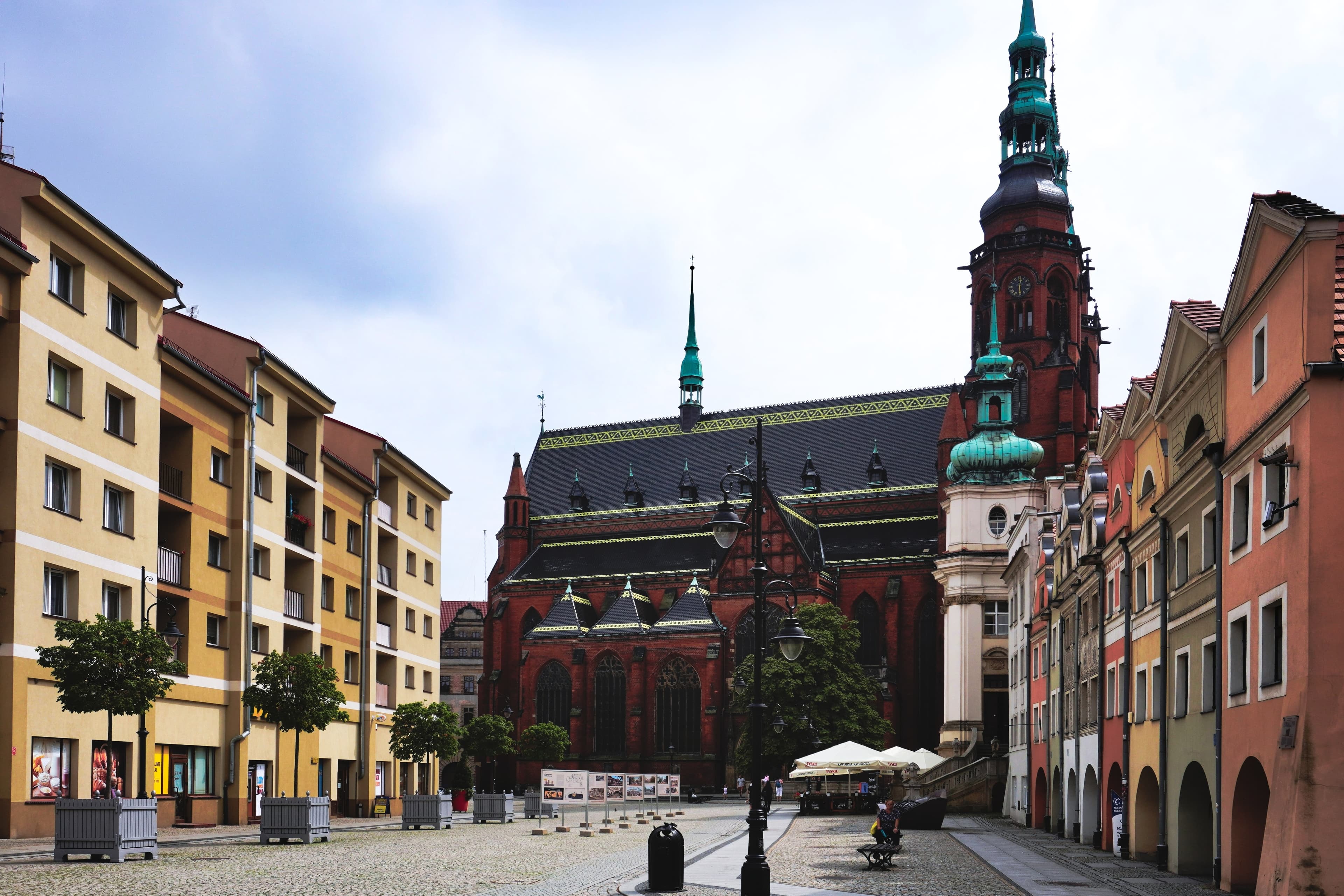 Rynek-Cz%C4%99%C5%9B%C4%87Wschodnia-WidokNaPo%C5%82udniowyWsch%C3%B3d-POL%2C_Legnica